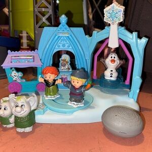 Fisher-Price Disney frozen Arendelle winter wonderland Little People playset